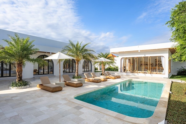 Una piscina cubierta