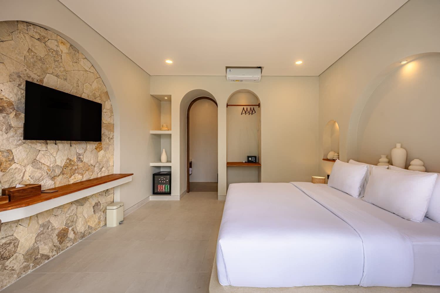 Quarto casal superluxo, 1 cama King, para não fumantes, vista para a piscina | Roupas de cama de algodão egípcio, roupas de cama premium