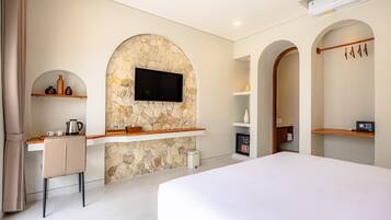 Quarto casal superluxo, 1 cama King, para não fumantes, vista para a piscina | Roupas de cama de algodão egípcio, roupas de cama premium