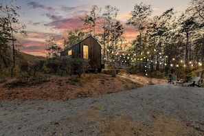 Exterior - Private Tiny Home · Couples Escape · 4 Min to Downtown (Blue Ridge)