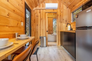 Private kitchen - Private Tiny Home · Couples Escape · 4 Min to Downtown (Blue Ridge)