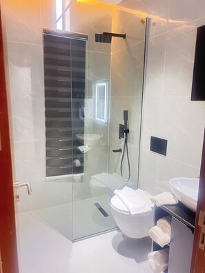 Executive Studio Suite, City View | Bathroom | Shower, hair dryer, slippers, towels - Oasis Signature Hotel  (Ijebu Ode)