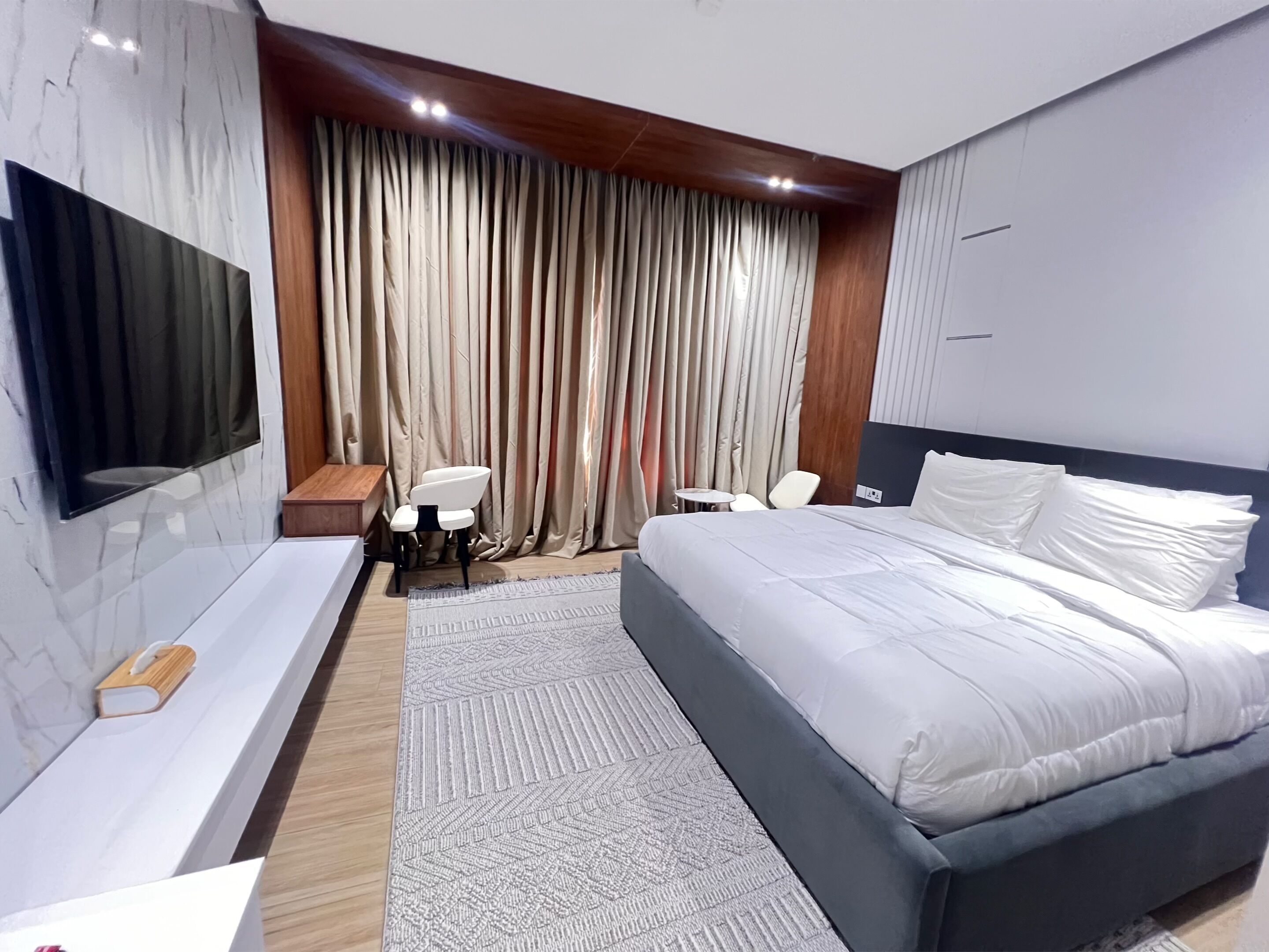 Deluxe Single Room, Courtyard View | In-room safe, desk, laptop workspace, blackout drapes
