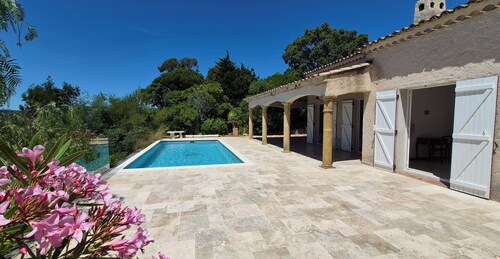 House with pool and garden in Les Issambres