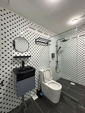Shower, bidet, towels, soap - Coast Studio seaview 170 metre Kampung Makam Beach with swimming pool (Mersing)
