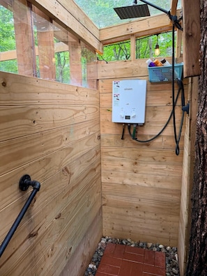 Shower, hair dryer, towels, soap - Experience Glamorous Camping in the Woods at Hillcrest (Verona)