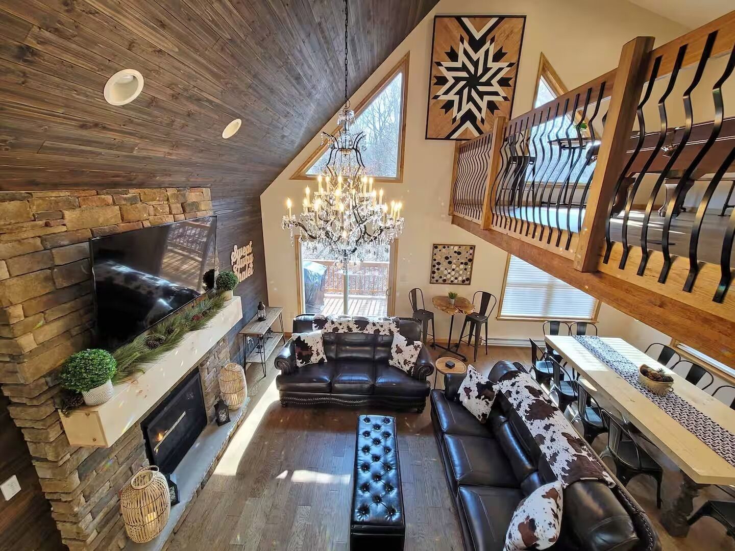 Smart TV, fireplace