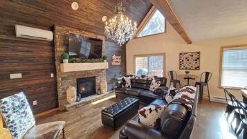 Smart TV y chimenea