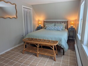 2 bedrooms, iron/ironing board, WiFi, bed sheets - Cozy Owls Head Cottage - walk to the harbor and general store! (Owls Head)