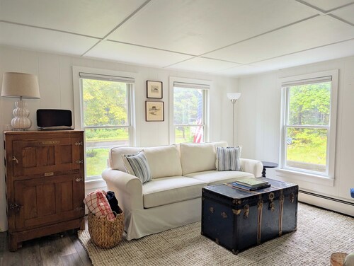 Cozy Owls Head Cottage - walk to the harbor and general store!