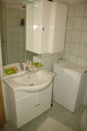 Apartment | Badezimmer | Dusche, Haartrockner