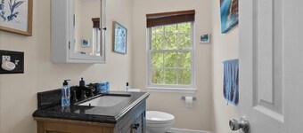 Charming 3-bedroom house in Greenwood Lake walking distance to the Lake!