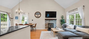 Charming 3-bedroom house in Greenwood Lake walking distance to the Lake!