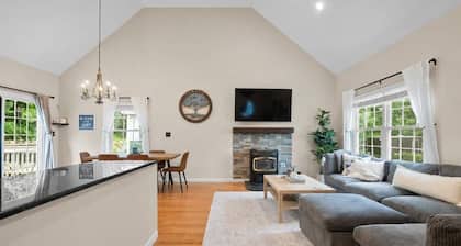 Charming 3-bedroom house in Greenwood Lake walking distance to the Lake!