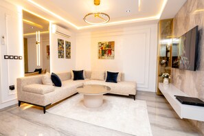 Living area - Vrbo Property (Susah)