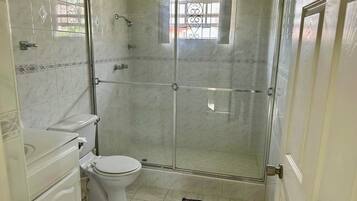 House, 3 Bedrooms, Balcony, Garden View | Bathroom