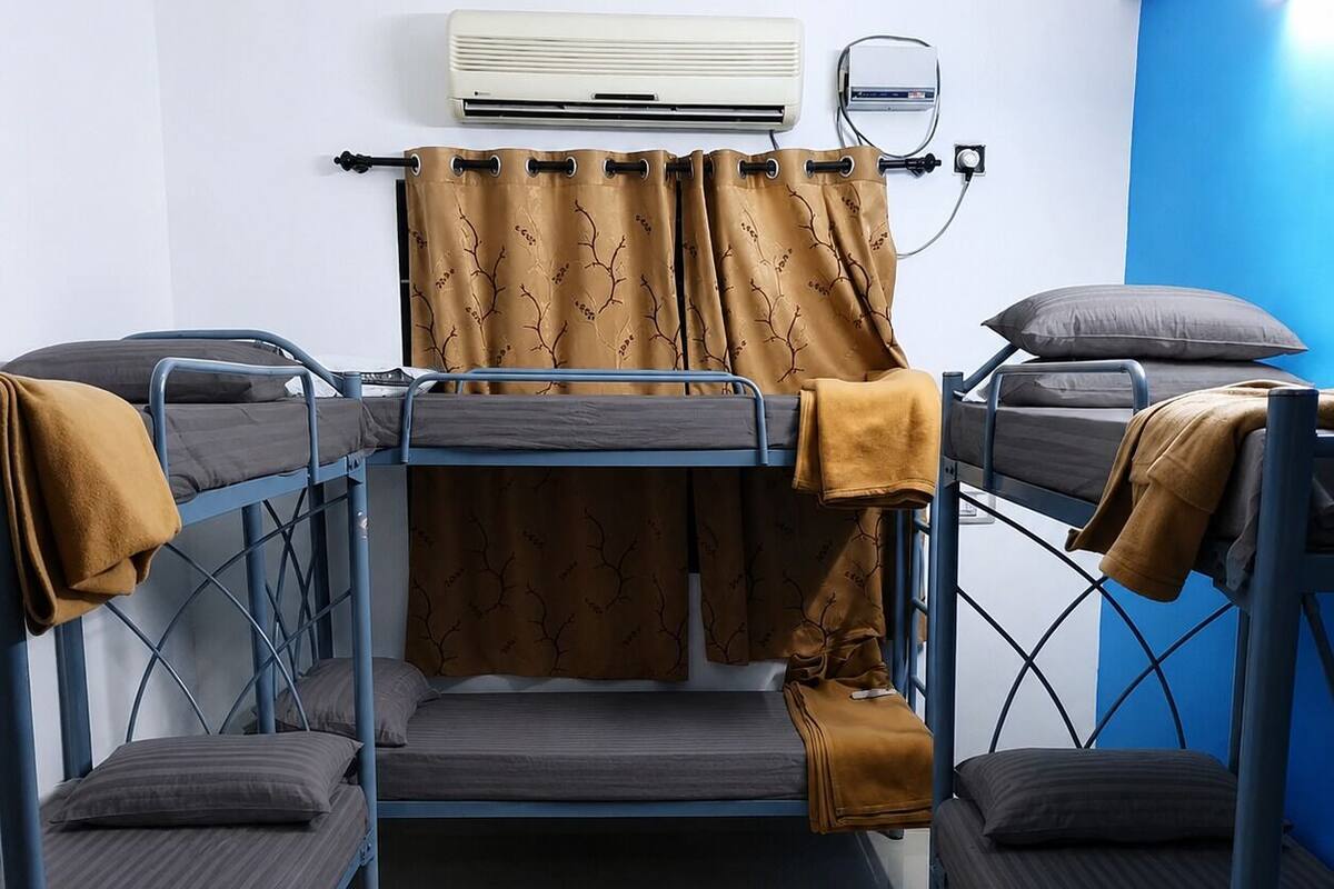 Standard 6- Bed Male Dormitory ( Non AC -699/- | Laptop workspace, iron/ironing board (on request)