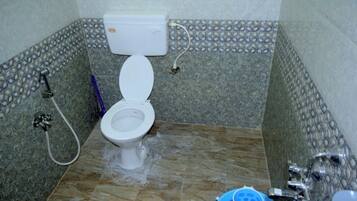 Standard 6- Bed Male Dormitory ( Non AC -699/- | Bathroom | Shower
