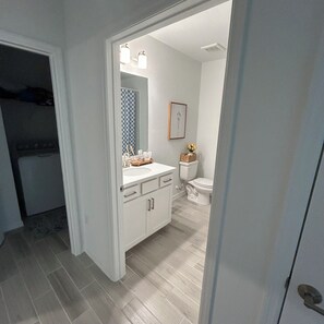 Bathroom - Luxury Lakeside Resort Escape, Hidden Gem 2BR Condo with A/C & Spectacular Views (Fort Myers)