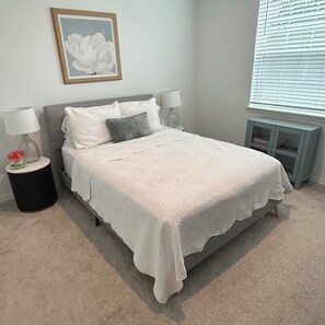 Room - Luxury Lakeside Resort Escape, Hidden Gem 2BR Condo with A/C & Spectacular Views (Fort Myers)