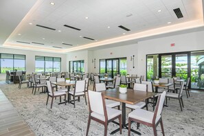 Dining - Luxury Lakeside Resort Escape, Hidden Gem 2BR Condo with A/C & Spectacular Views (Fort Myers)