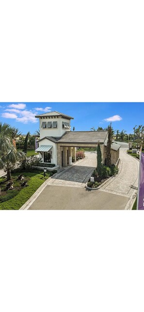 Exterior - Luxury Lakeside Resort Escape, Hidden Gem with Spectacular Views (Fort Myers)