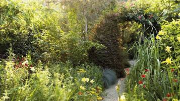 House, 2 Bedrooms, Smoking, Patio | Garden