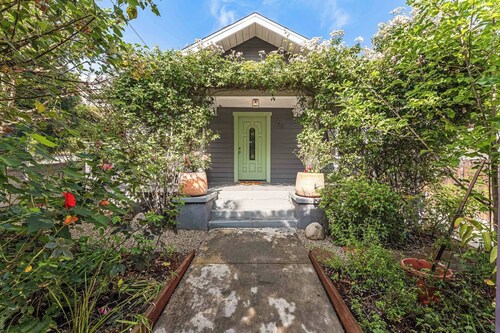 Silver Lake Cottage in the Garden Hideaway