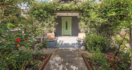 Silver Lake Cottage in the Garden Hideaway