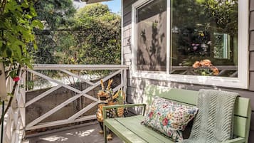Huis, 2 slaapkamers, roken, patio | Balkon