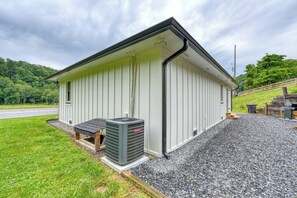 Exterior - Perfect 2-bedroom cabin in Suches for a cozy mountain escape (Suches)