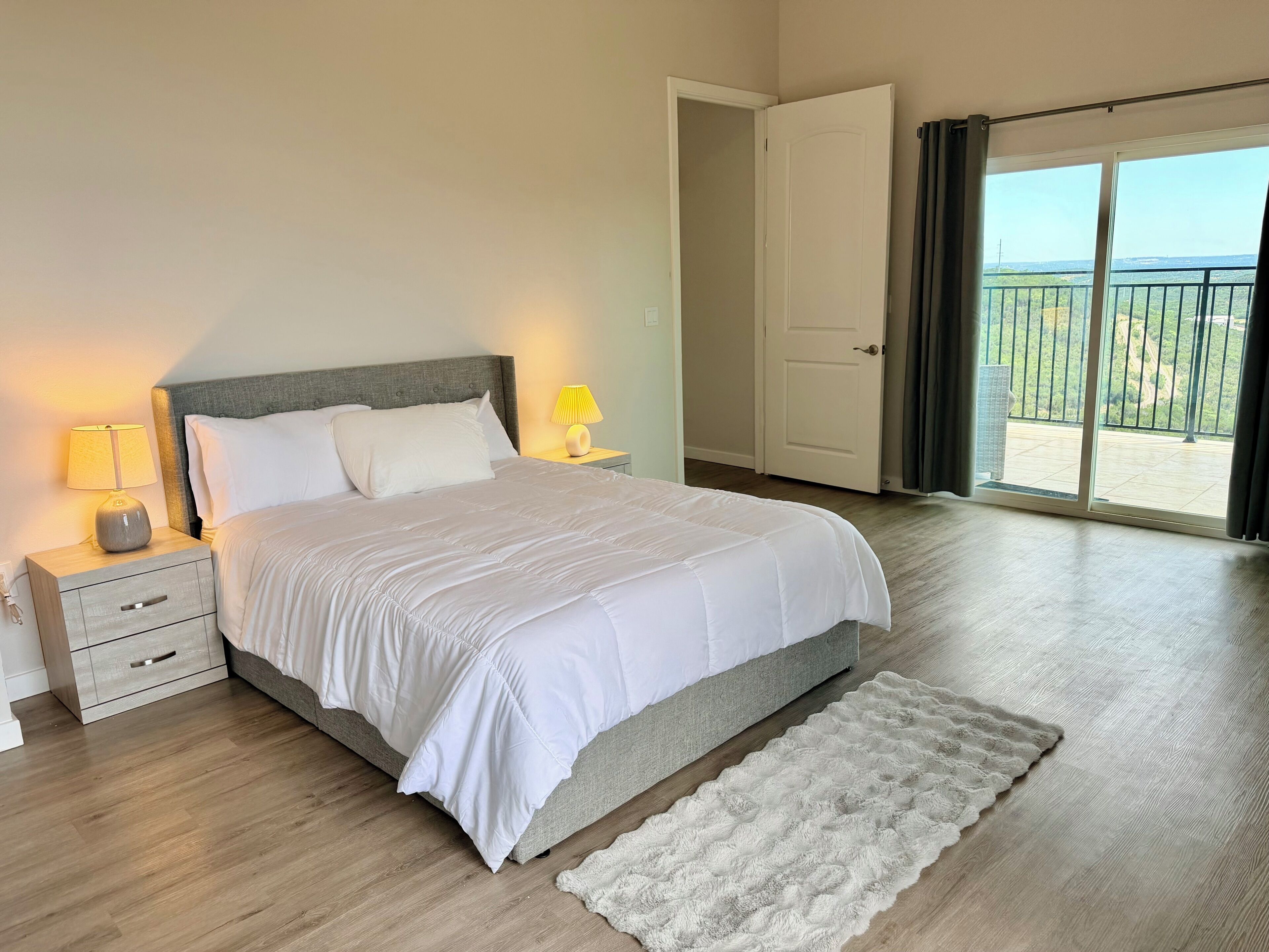 5 slaapkamers, een strijkplank/strijkijzer, wifi, beddengoed