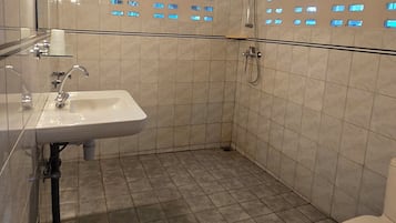 Cottage, 1 Bedroom, Garden View | Bathroom
