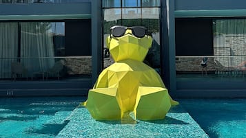 2 piscines extérieures