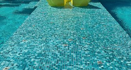 La Vanta Port Hotel
