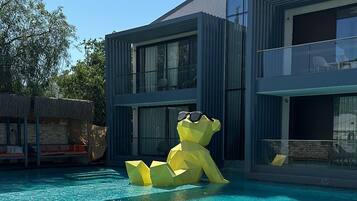 2 piscines extérieures