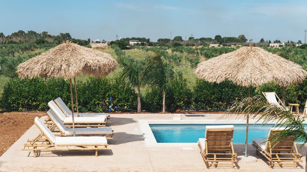 Pool - An ancient 14th-century farmhouse, located in the heart of Salento (Puglia)