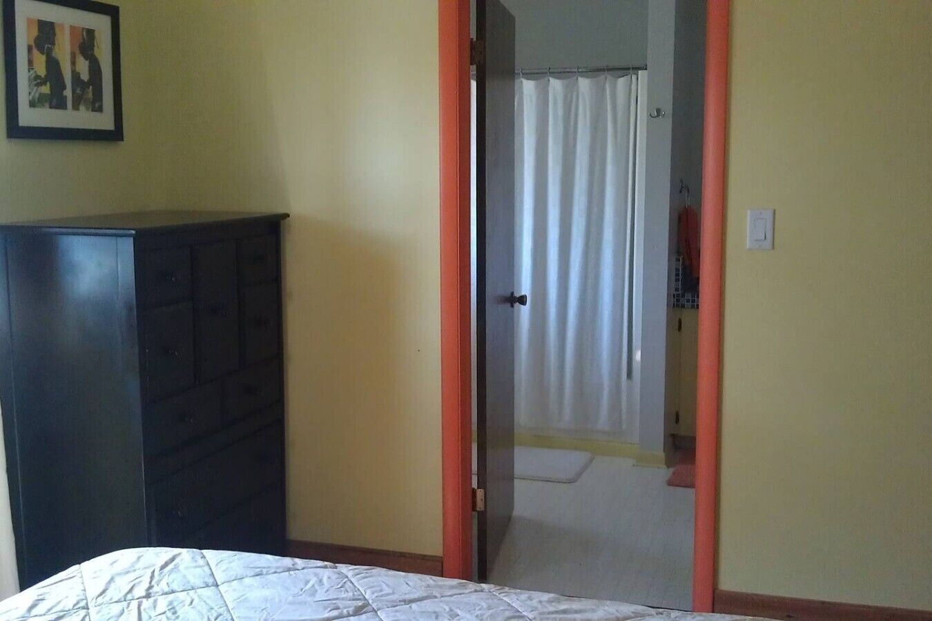4 habitaciones, escritorio, wifi gratis y ropa de cama 