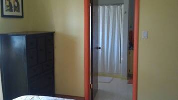 4 habitaciones, escritorio, wifi gratis y ropa de cama