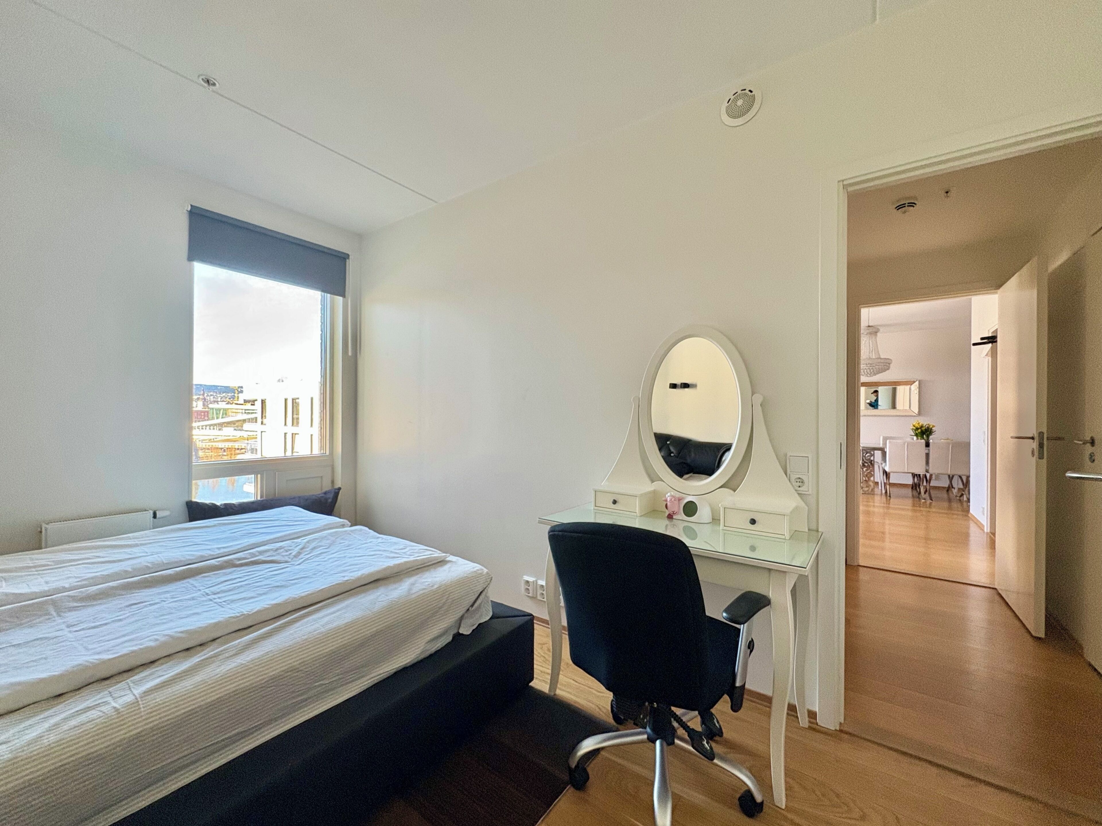 3 habitaciones, tabla de planchar con plancha, wifi y ropa de cama 