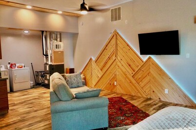 Cozy Country Cabin- Studio Apartment located outside of Kansas City, MO