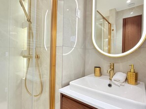 Bathroom - Vrbo Property (Antibes)