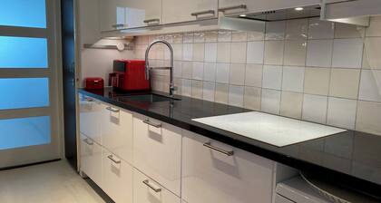 Lovely spacious apartment 75 sq meter in quiet area in center Amsterdam