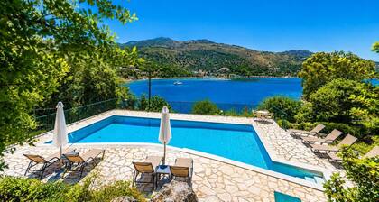 Villa Thalassia - Four Bedroom Villa, Sleeps 8