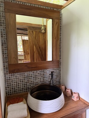 Shower, towels, soap, toilet paper - River Cabin (Santa Marta)