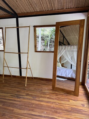 WiFi, bed sheets - River Cabin (Santa Marta)