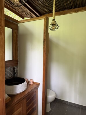 Shower, towels, soap, toilet paper - River Cabin (Santa Marta)