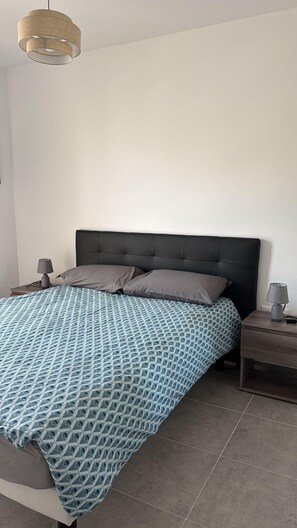 Iron/ironing board, Internet, bed sheets - Vrbo Property (Fréjus)
