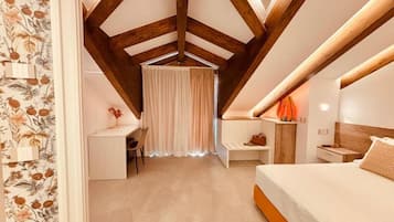 Deluxe-Doppelzimmer, Balkon, Meerblick | Zimmersafe, schallisolierte Zimmer, Bügeleisen/Bügelbrett