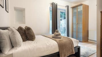 3 bedrooms, iron/ironing board, Internet, bed sheets